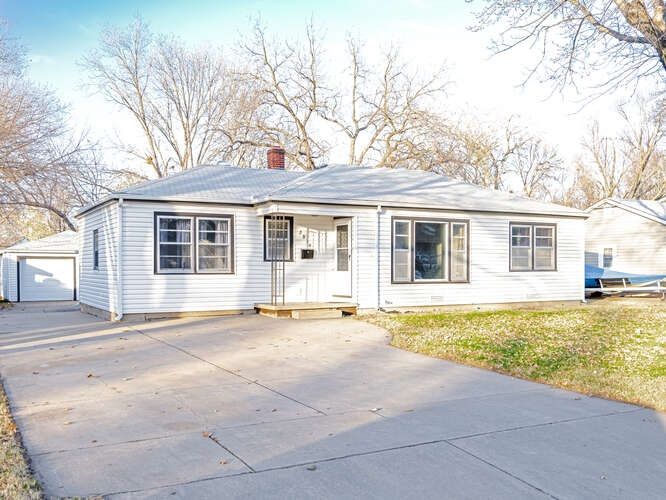 2814 E Clover Ln, Wichita, KS 67216