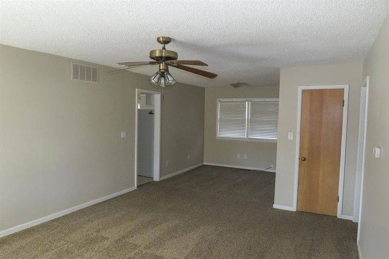 110 E English St, Mulvane, KS 67110