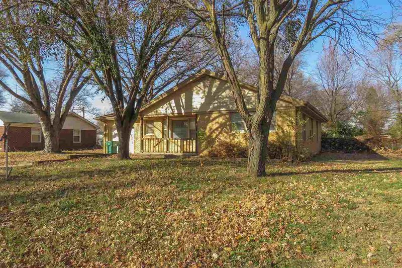 110 E English St, Mulvane, KS 67110