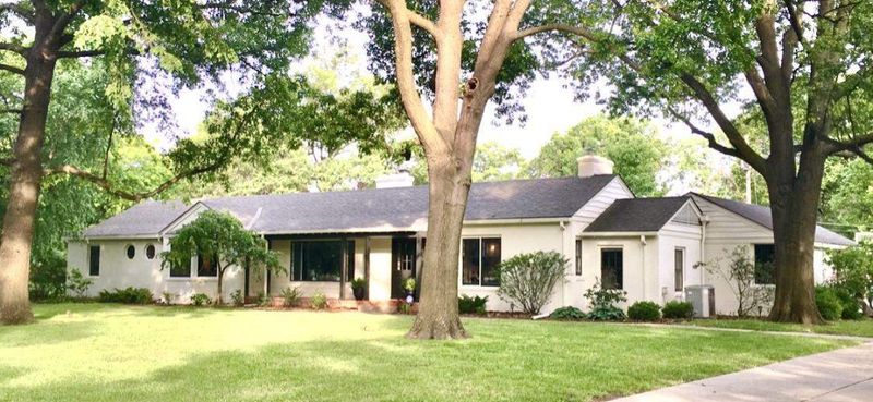 29 S Hampton Rd, Eastborough, KS 67207