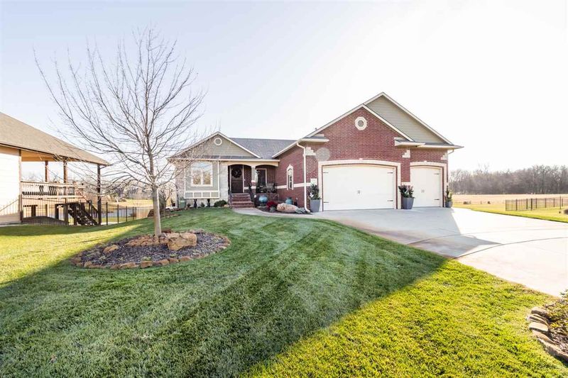 166 E Timber Creek Ct, Haysville, KS 67060
