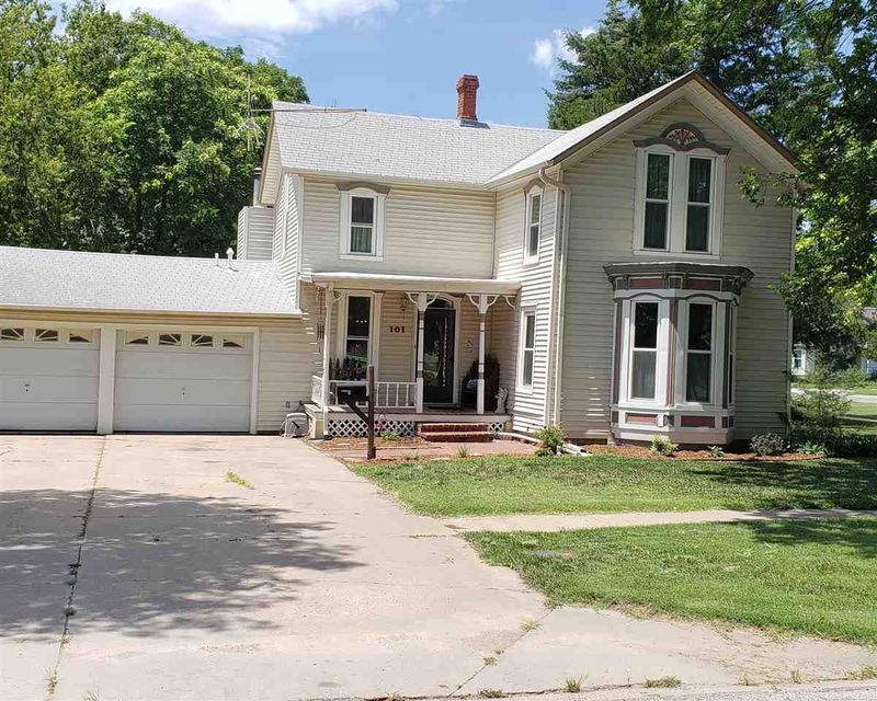 101 S Cedar, Hillsboro, KS 67063