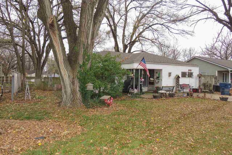 127 E Miller Ave, Mulvane, KS 67110