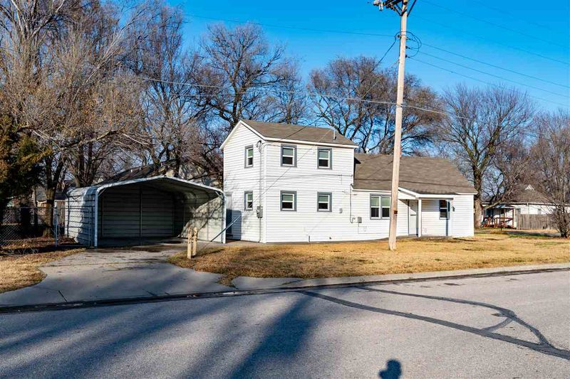 118 E Berry Ave, Rose Hill, KS 67133