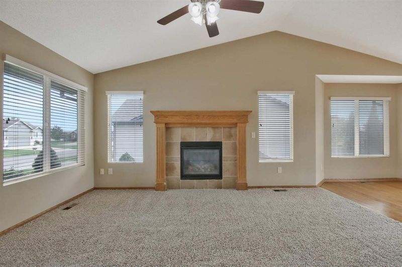 4009 N Westbrook Ct, Maize, KS 67101