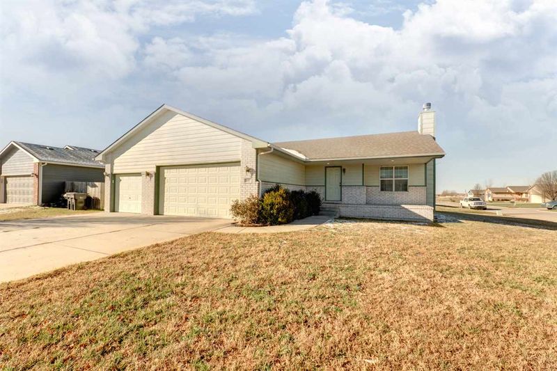 115 Sheffield Ct, Newton, KS 67114