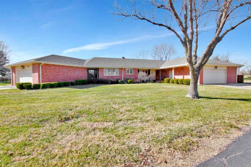 16 E Saint Cloud Pl, Wichita, KS 67230