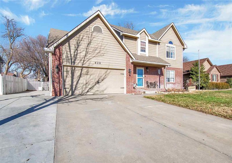 628 High Plains Cir, Maize, KS 67101