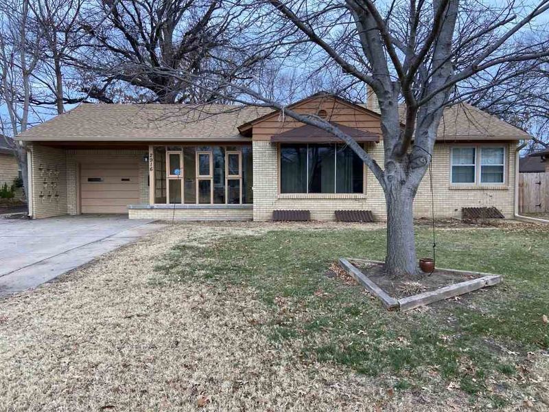 2916 E Rivera St, Wichita, KS 67211