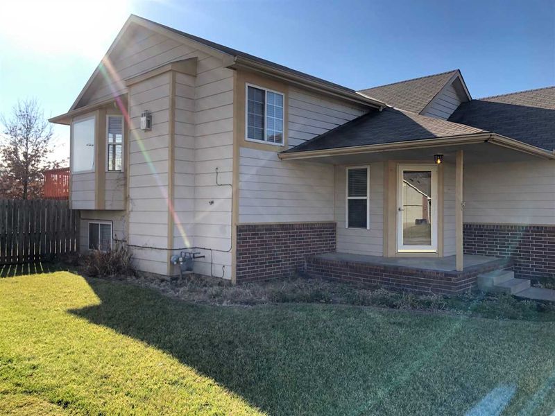637 High Plains Cir, Maize, KS 67101