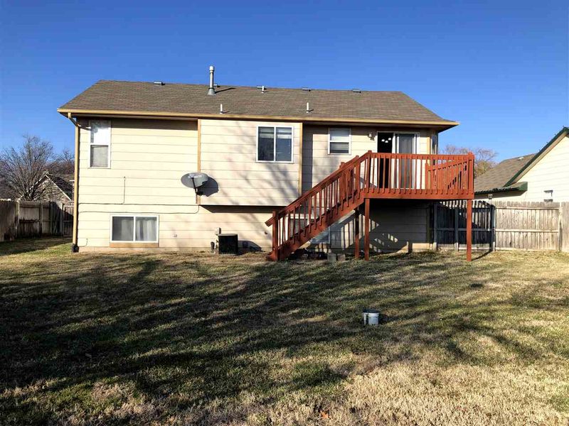637 High Plains Cir, Maize, KS 67101