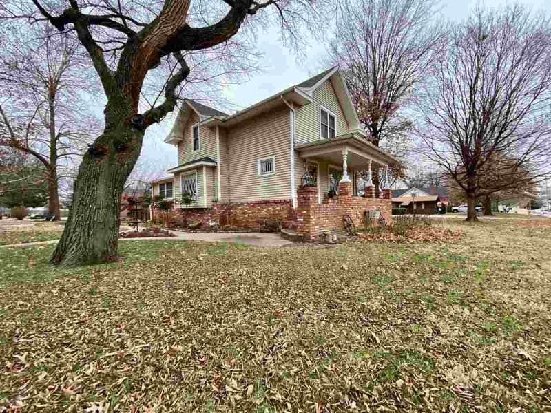 1 Fleetwood Dr, Winfield, KS 67156