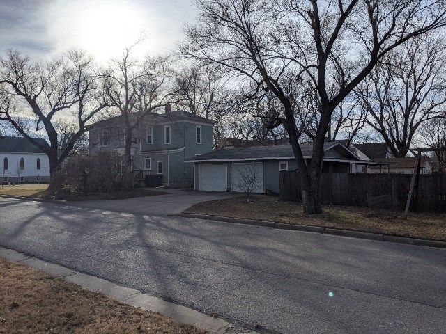 130 E 10th, Newton, KS 67114