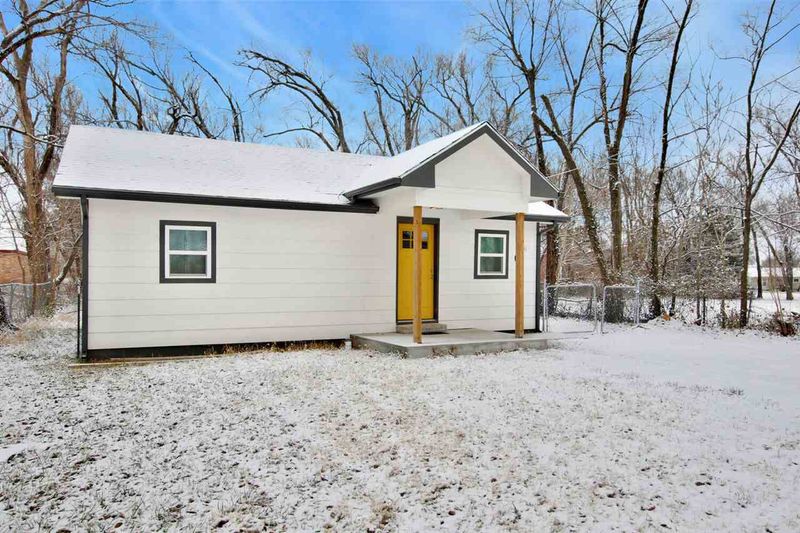 1110 N Main St, Andover, KS 67002