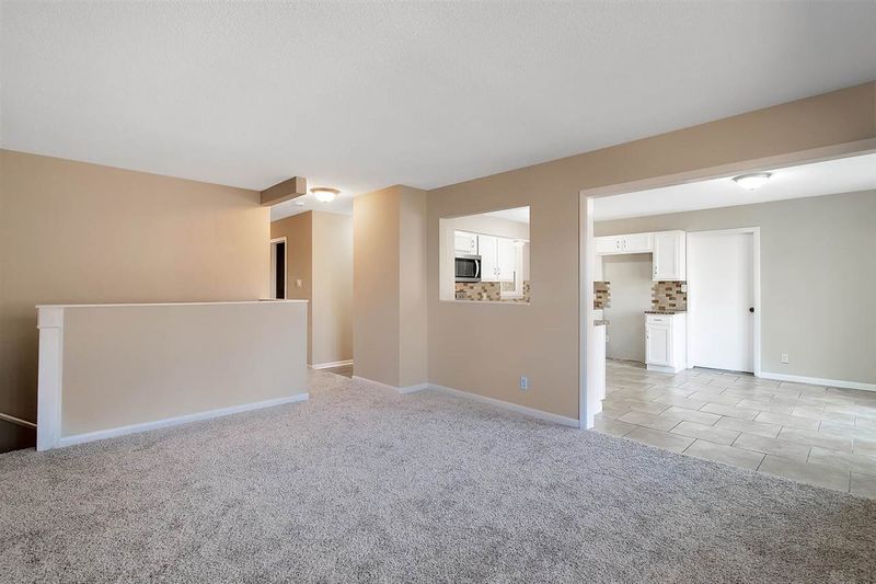 4117 Clarendon St, Bel Aire, KS 67220