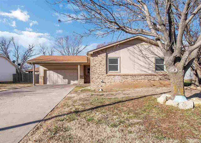 4117 Clarendon St, Bel Aire, KS 67220