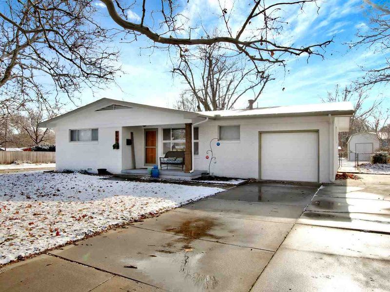 9901 W Binter, Wichita, KS 67212