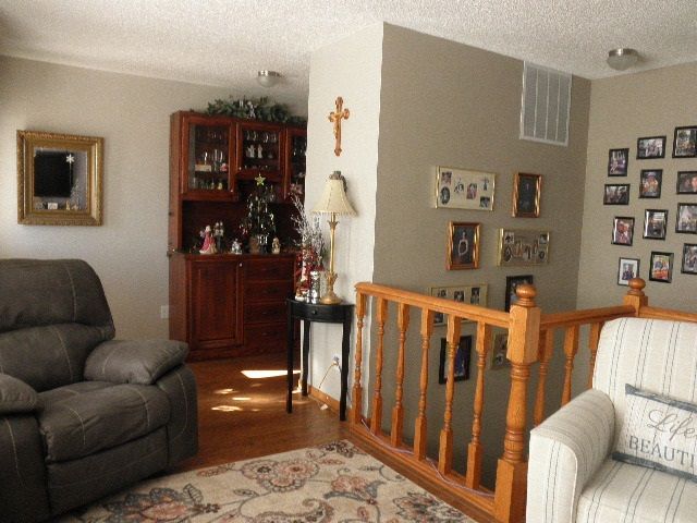 406 E 35th Ave, Winfield, KS 67156