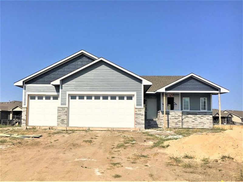 12510 E Willowgreen Ct, Wichita, KS 67207
