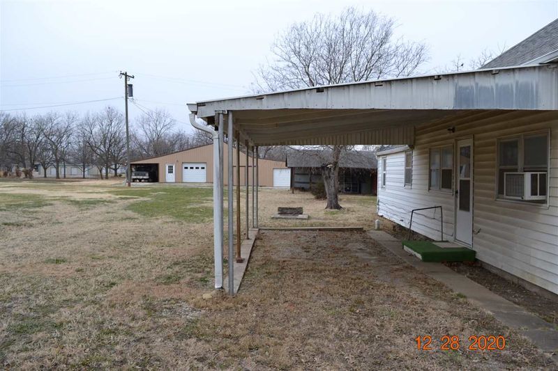 342 N Wabash St, Howard, KS 67349