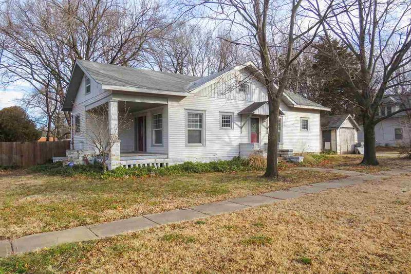 216 S Central Ave, Mulvane, KS 67110