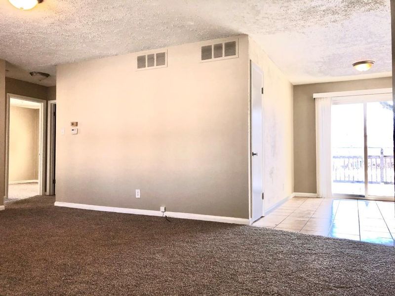 951 S Apache Dr, Wichita, KS 67207