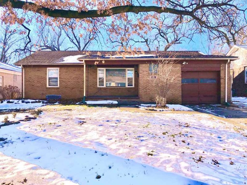 951 S Apache Dr, Wichita, KS 67207