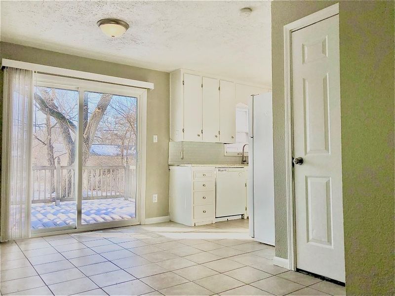 951 S Apache Dr, Wichita, KS 67207