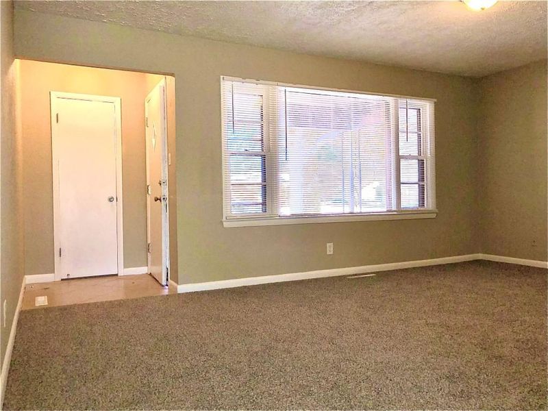 951 S Apache Dr, Wichita, KS 67207