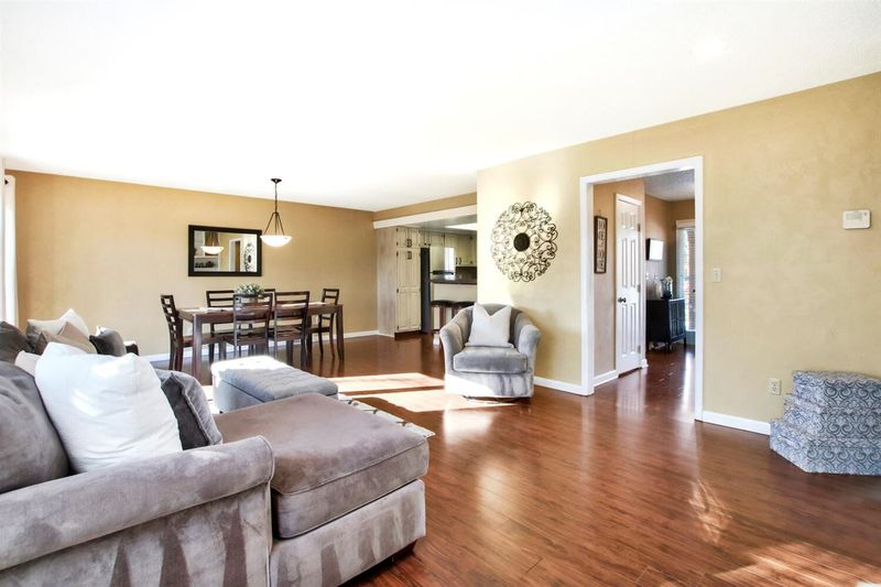 6925 E Bainbridge Rd, Wichita, KS 67226