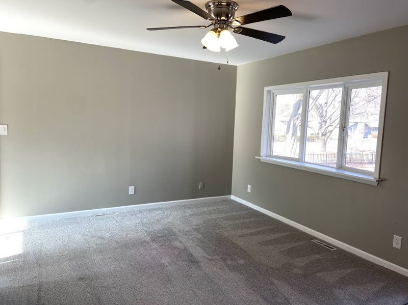 502 Edgemoor Dr, Mulvane, KS 67110