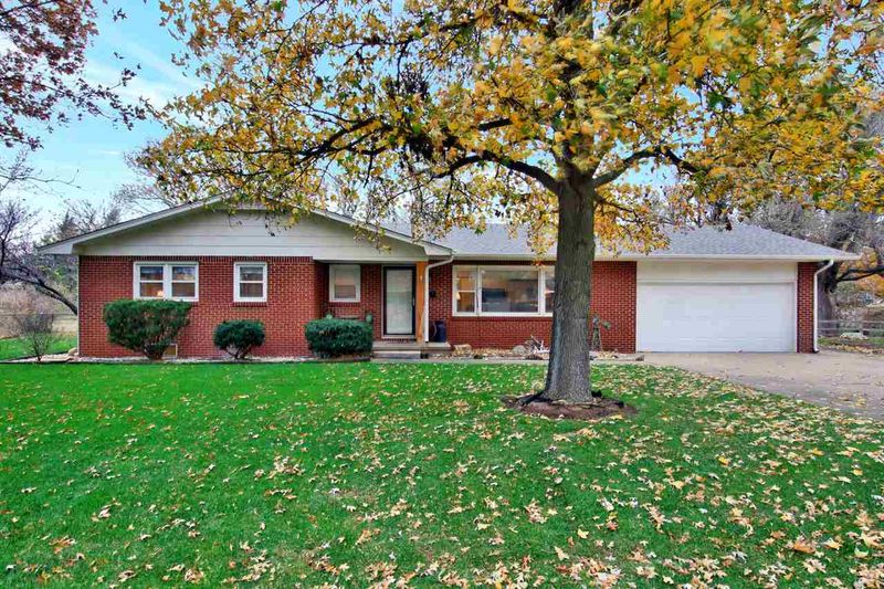 831 Trotter, Maize, KS 67101