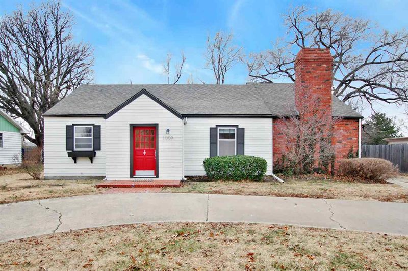 1009 Berry Ave, Newton, KS 67114
