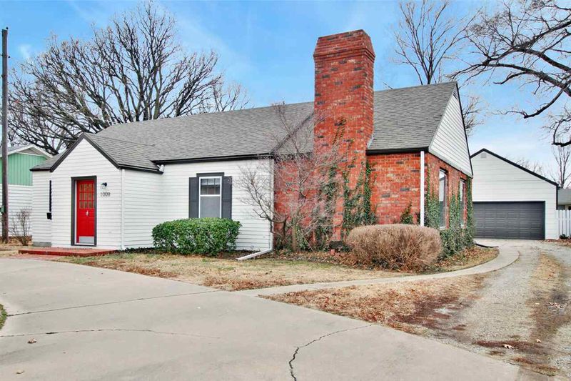 1009 Berry Ave, Newton, KS 67114