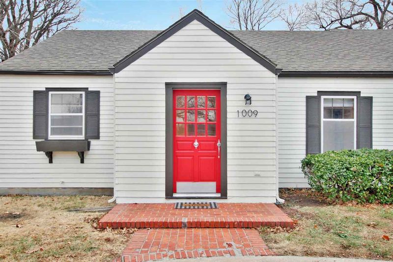 1009 Berry Ave, Newton, KS 67114