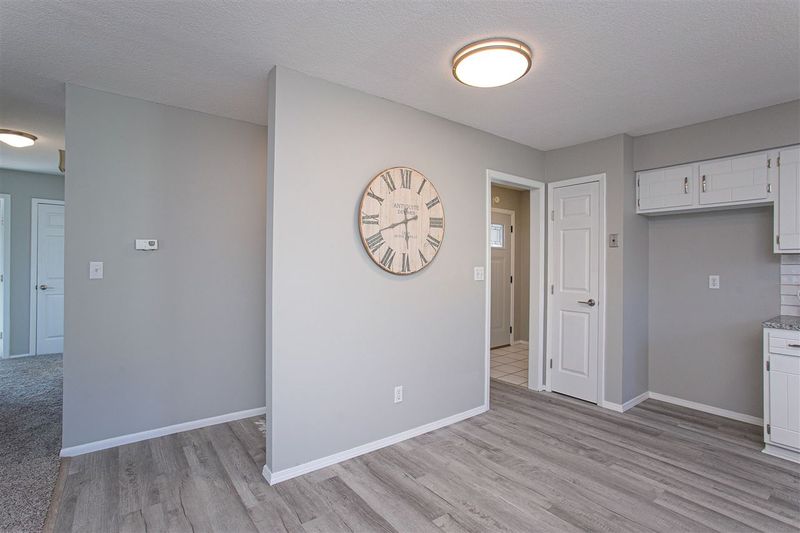 936 Cherry Hills Dr, Newton, KS 67114