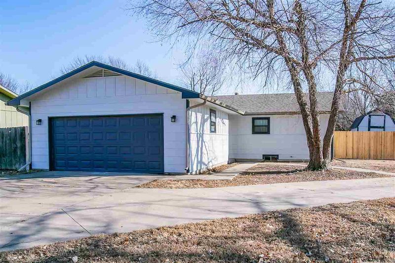 936 Cherry Hills Dr, Newton, KS 67114