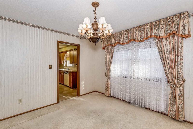 604 N Willow Dr, Derby, KS 67037