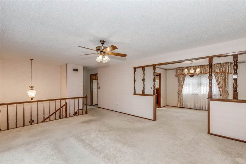 604 N Willow Dr, Derby, KS 67037