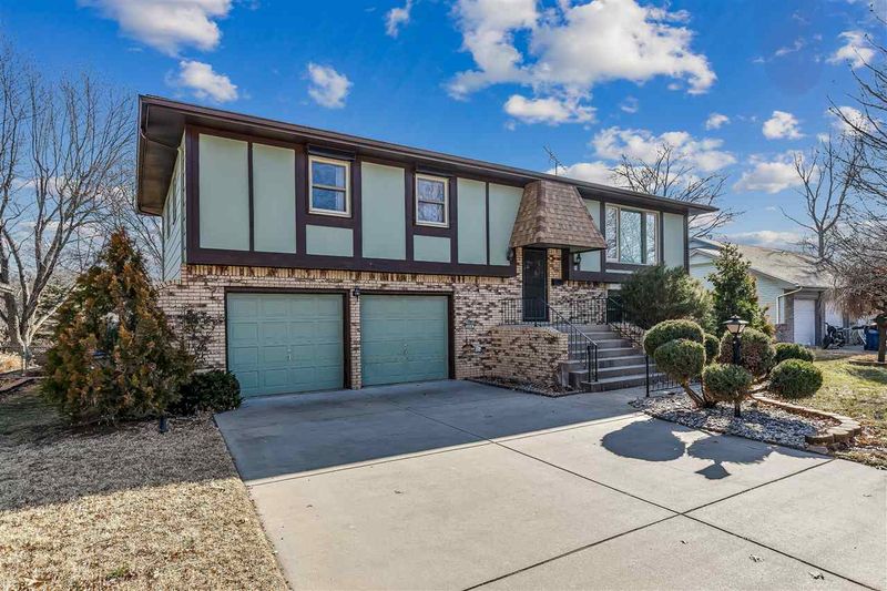 604 N Willow Dr, Derby, KS 67037