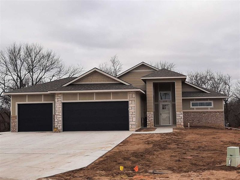 828 E Ruby Ct, Mulvane, KS 67110