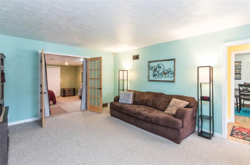 2405 E Glen Oaks Dr, Wichita, KS 67216