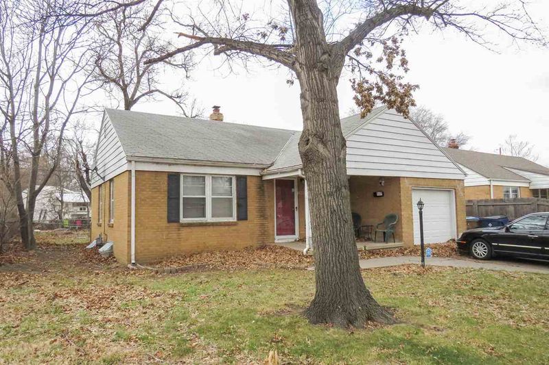 2025 S Pinecrest St, Wichita, KS 67218