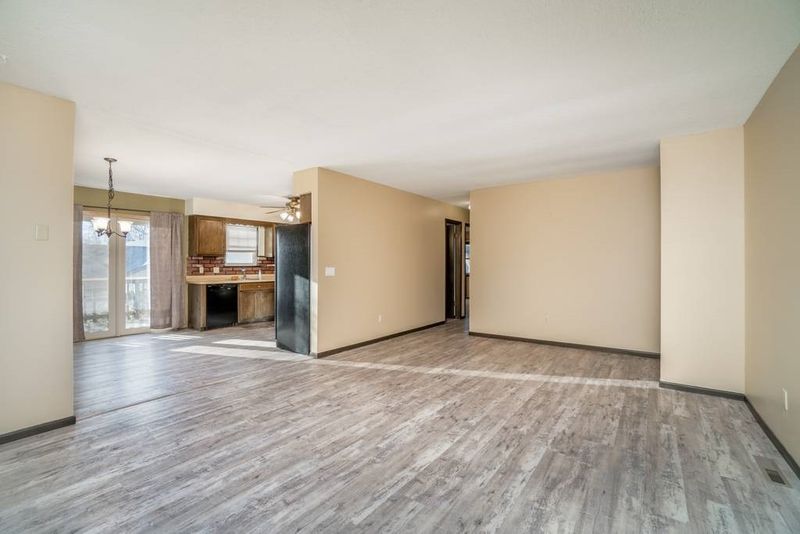 307 E Valley View St, Derby, KS 67037