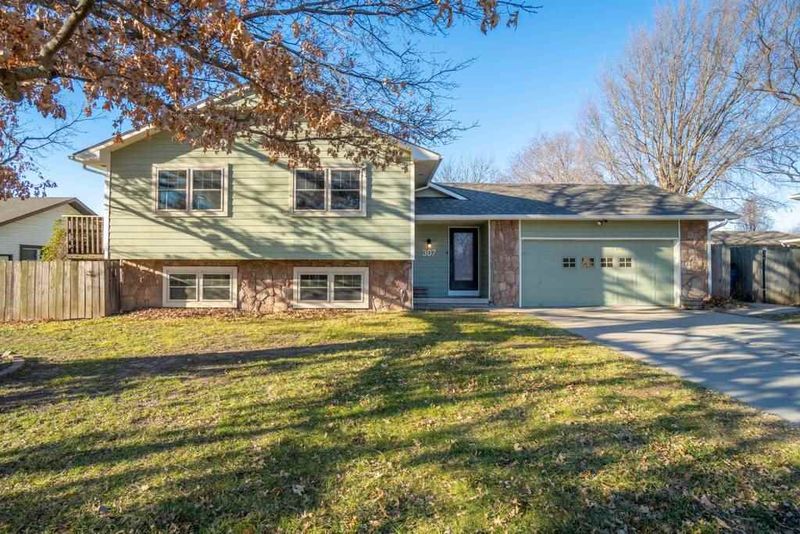 307 E Valley View St, Derby, KS 67037