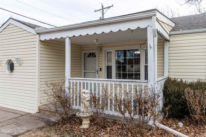 114 Wire Ave, Haysville, KS 67060