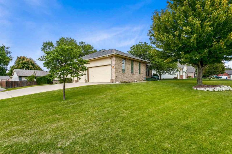 1400 E Ivy Hill Ct, Derby, KS 67037