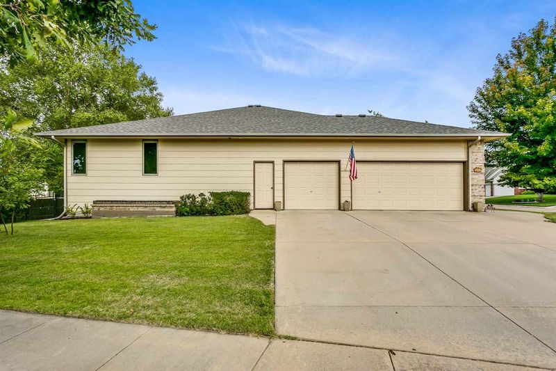 1400 E Ivy Hill Ct, Derby, KS 67037