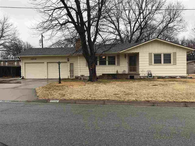1206 N Anderson, Newton, KS 67114