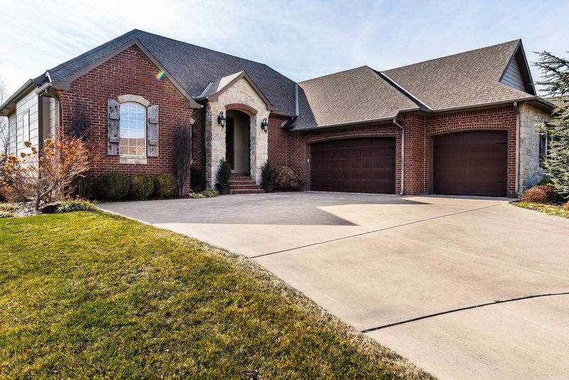 601 E Crescent Lakes Dr, Andover, KS 67002